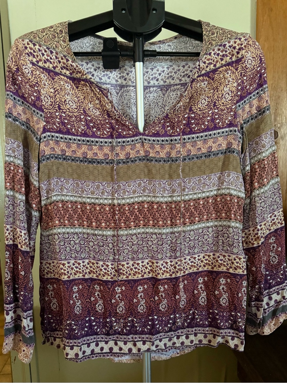 crosby. Boho Paisley Striped V-Neck Blouse in Purple, Tan and Cream -M- #89